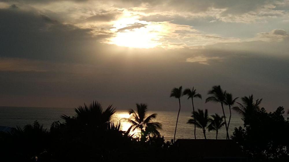 Beautiful 2 Bedroom Condo @ Kona! Kailua-Kona Esterno foto